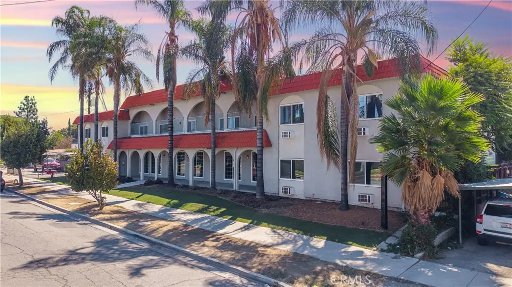 1353 E Devonshire Ave, Hemet, CA — listing photo 1