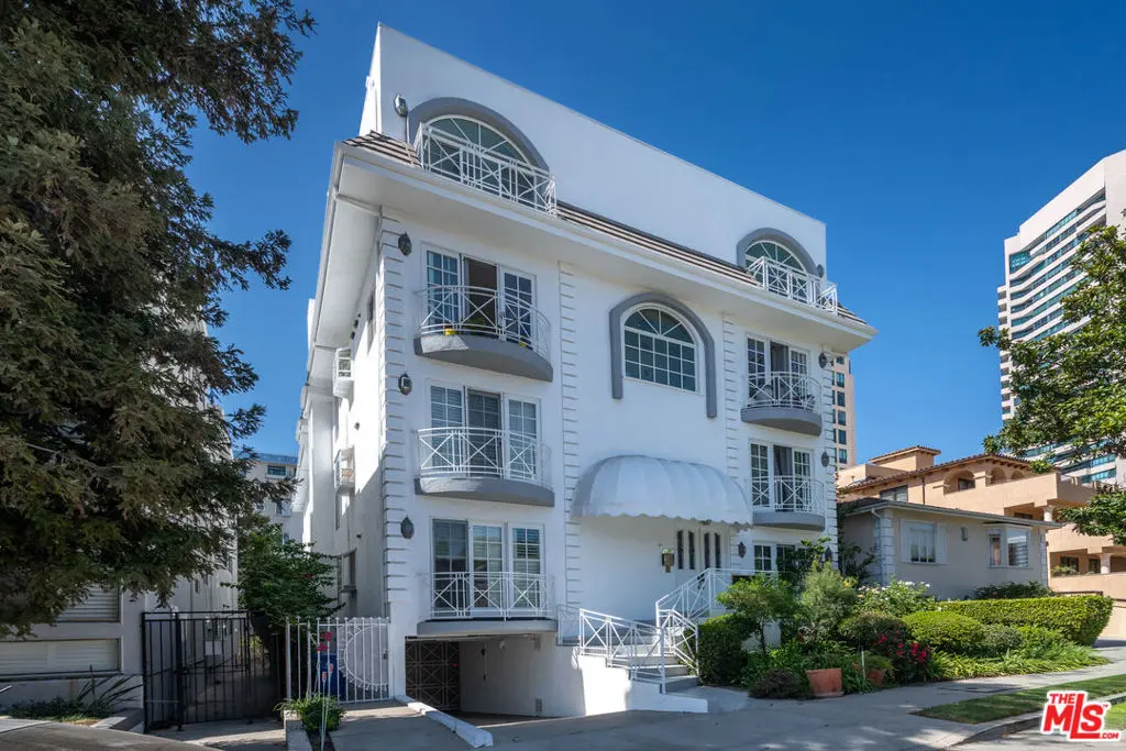 10531 Ashton Avenue 202, Los Angeles, CA — listing photo 1