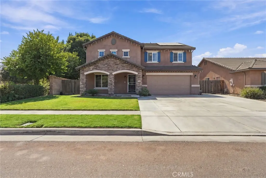 Single Family Residence for sale at 2631 E Parkview, Visalia, CA featuring 5 beds and 4 baths