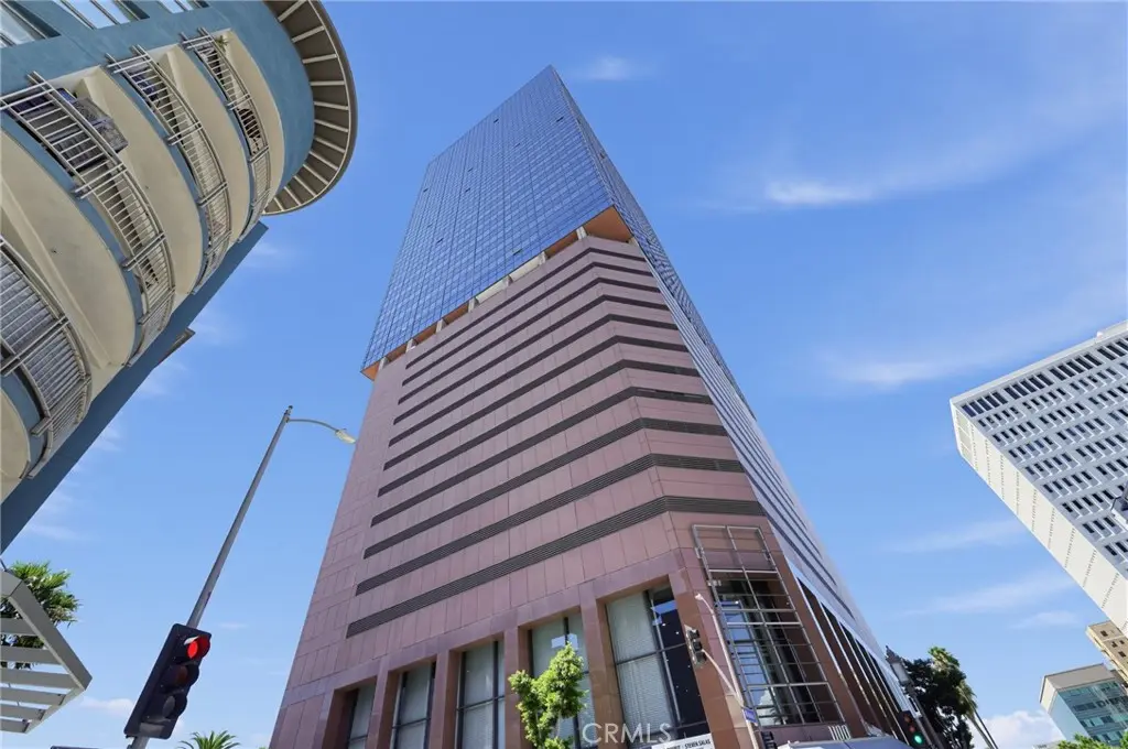 Condominium for sale at 1100 Wilshire Boulevard 2207, Los Angeles, CA featuring 1 bed and 1 bath