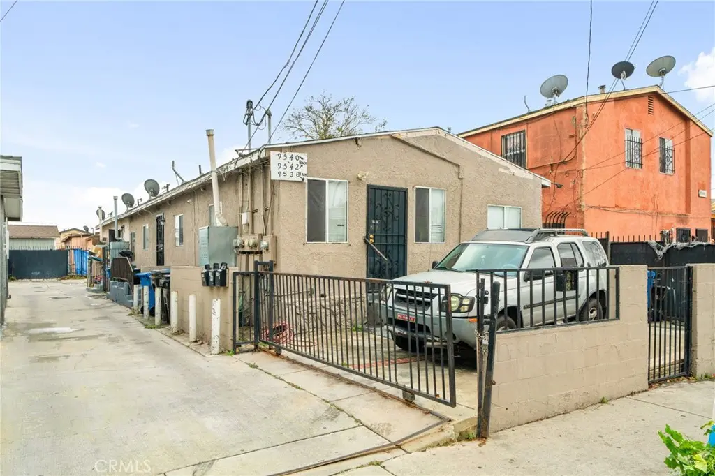 9538 Compton Avenue, Los Angeles, CA — listing photo 1