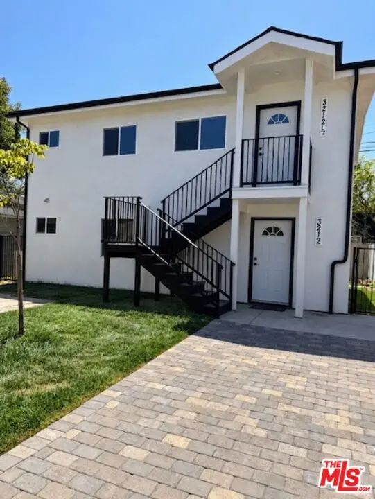 Single Family Residence for rent at 3212 Glenhurst Avenue, Los Angeles, CA featuring 2 beds and 2 baths
