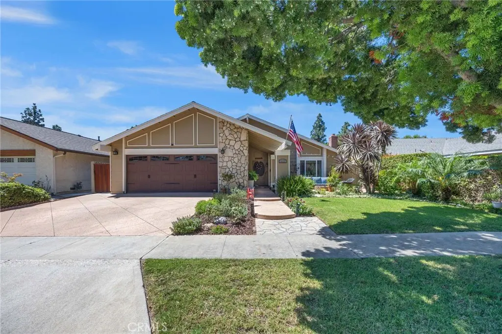 Single Family Residence for rent at 3122 S Center, Santa Ana, CA featuring 3 beds and 2 baths