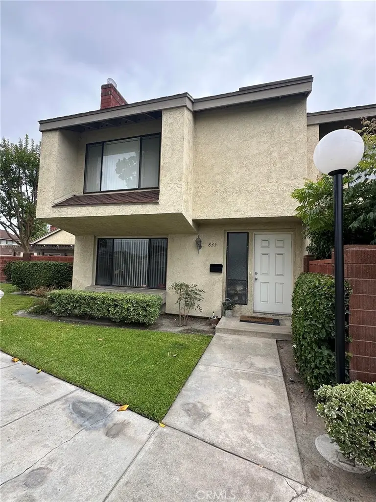 Townhouse for rent at 835 W Orangewood, Anaheim, CA featuring 3 beds and 3 baths