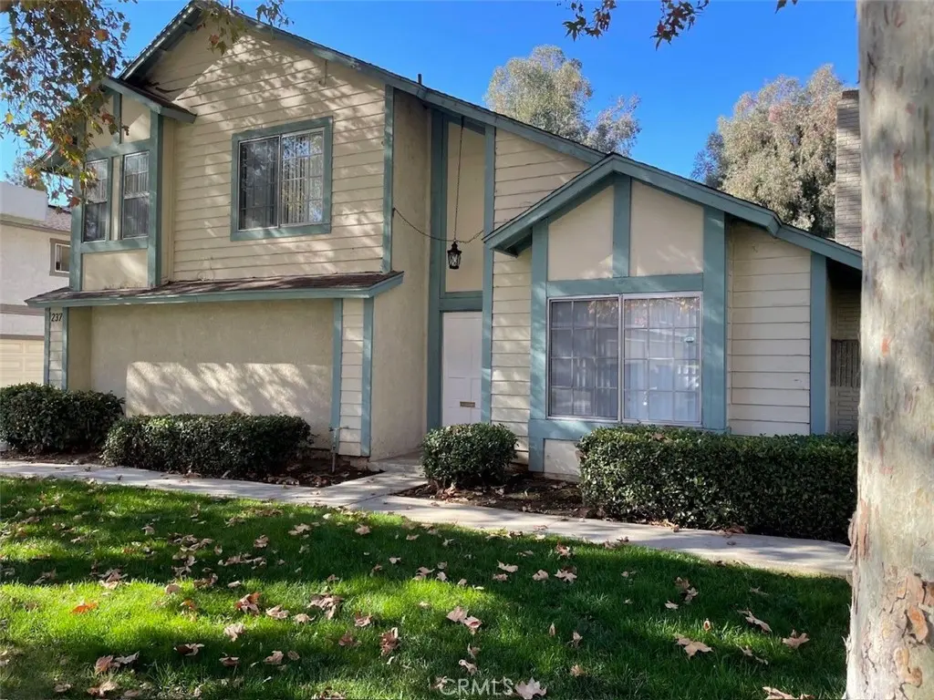 Condominium for rent at 237 Grayson Way D, Upland, CA featuring 2 beds and 1 bath