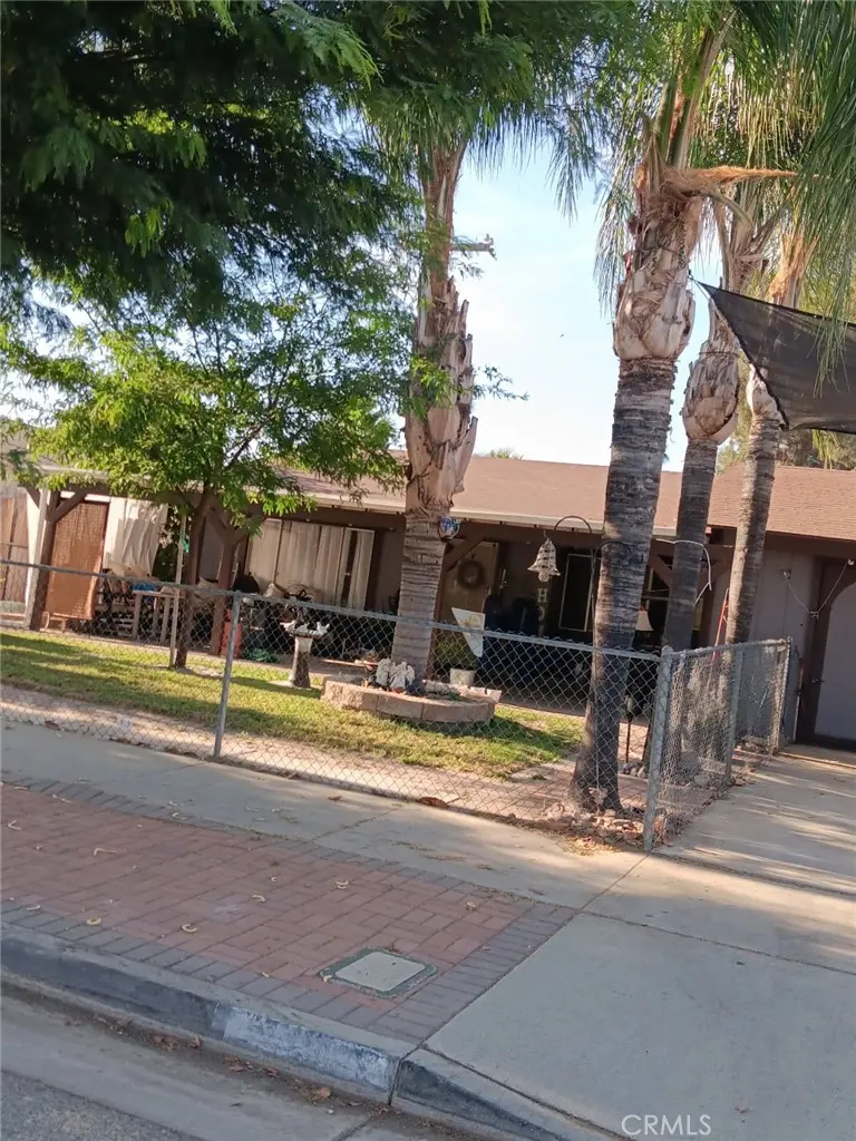 260 W Wright, Hemet, CA — listing photo 1