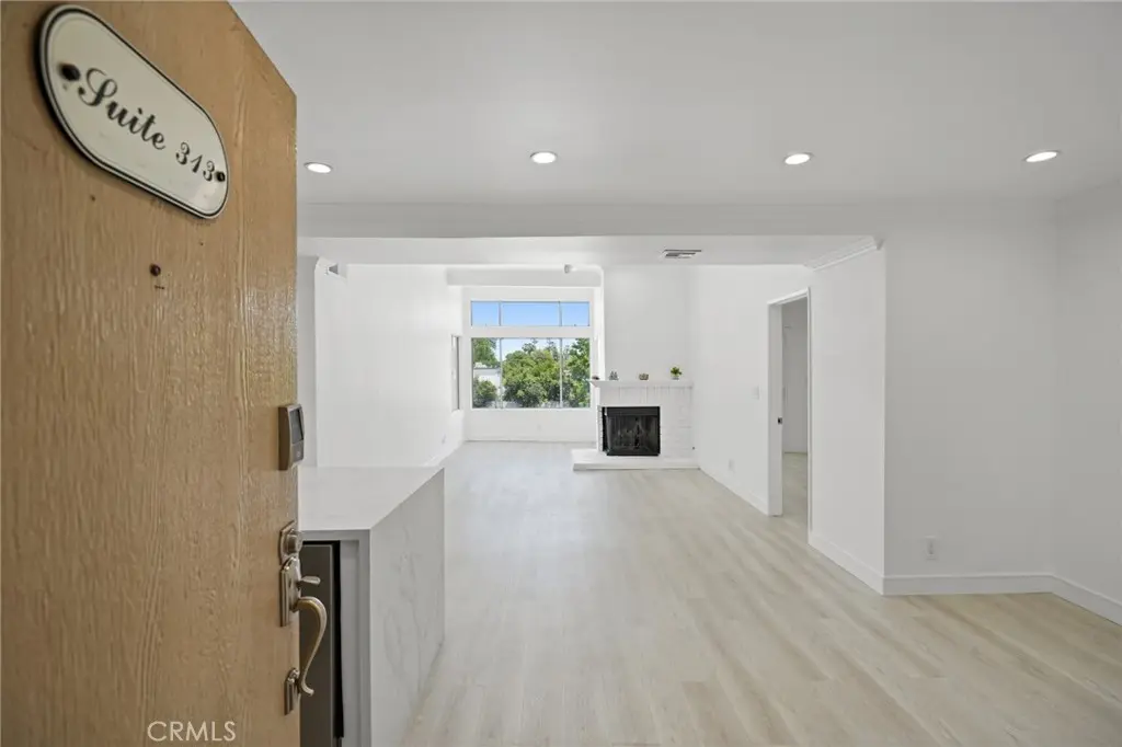 7800 Topanga Canyon Boulevard 313, Canoga Park, CA — listing photo 1