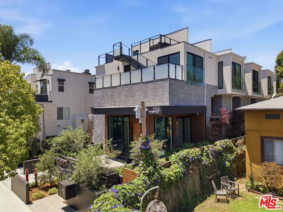 Condominium for rent at 1159 N Formosa Avenue 3, West Hollywood, CA featuring 2 beds and 3 baths