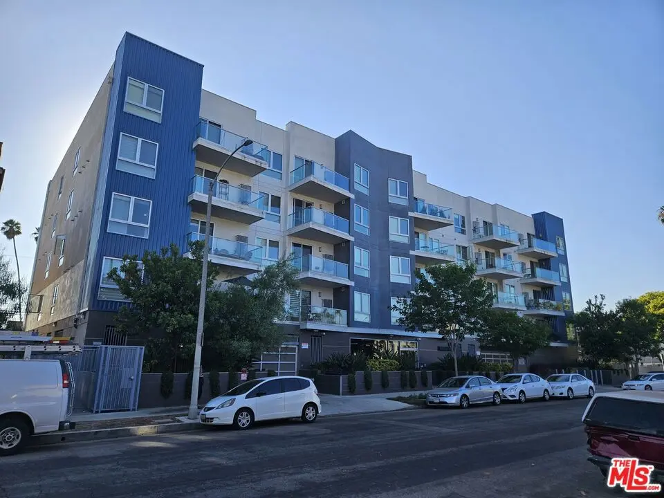 Condominium for rent at 105 S Mariposa Avenue 403, Los Angeles, CA featuring 2 beds and 2 baths