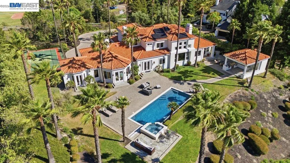 Single Family Residence for sale at 27 Eagle Ridge Ln, Danville, CA featuring 5 beds and 7 baths