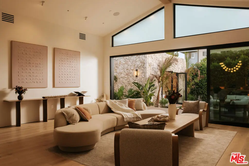 14800 McCormick Street, Sherman Oaks, CA — listing photo 1