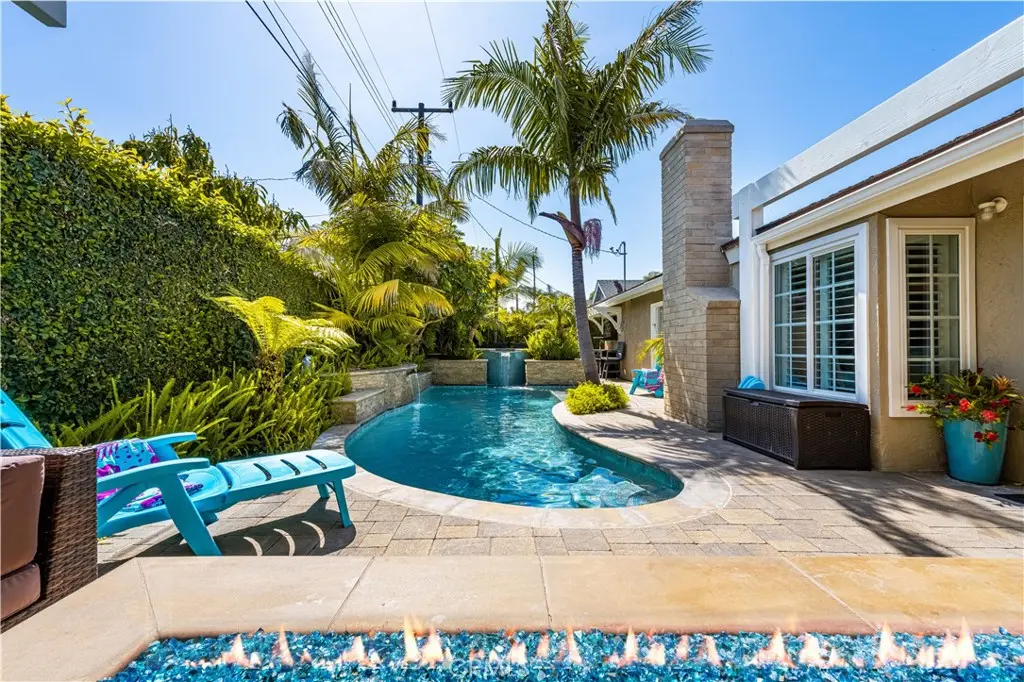 9442 Tiki Circle, Huntington Beach, CA — listing photo 1