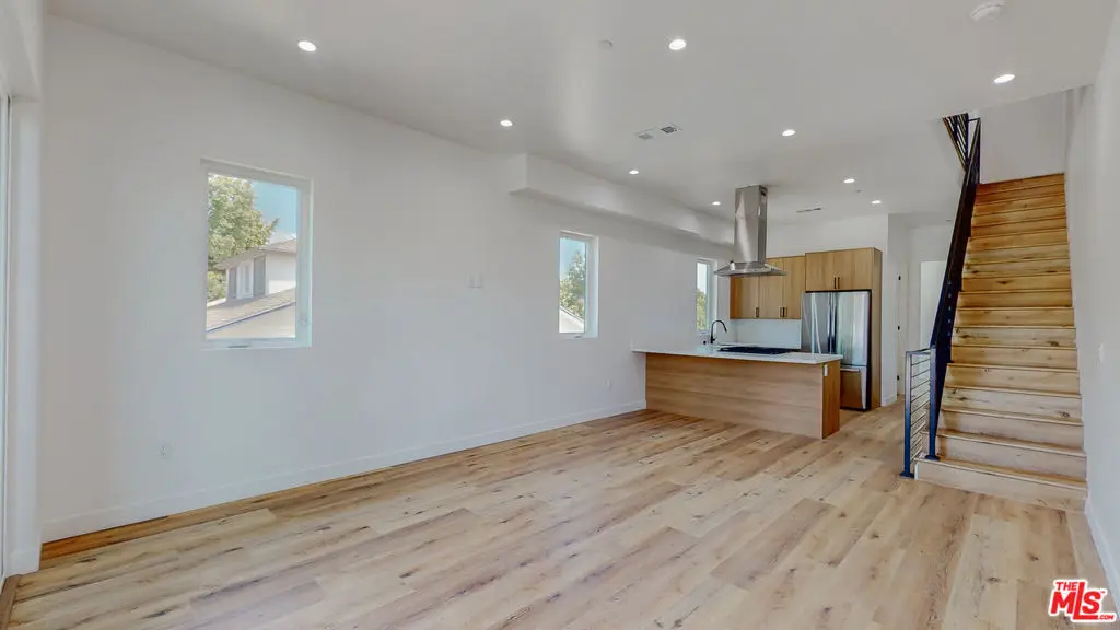 4462 Maplewood Avenue, Los Angeles, CA — listing photo 1