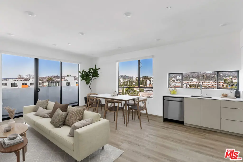 Apartment for rent at 521 N Gramercy Place 301, Los Angeles, CA featuring 1 bed and 1 bath