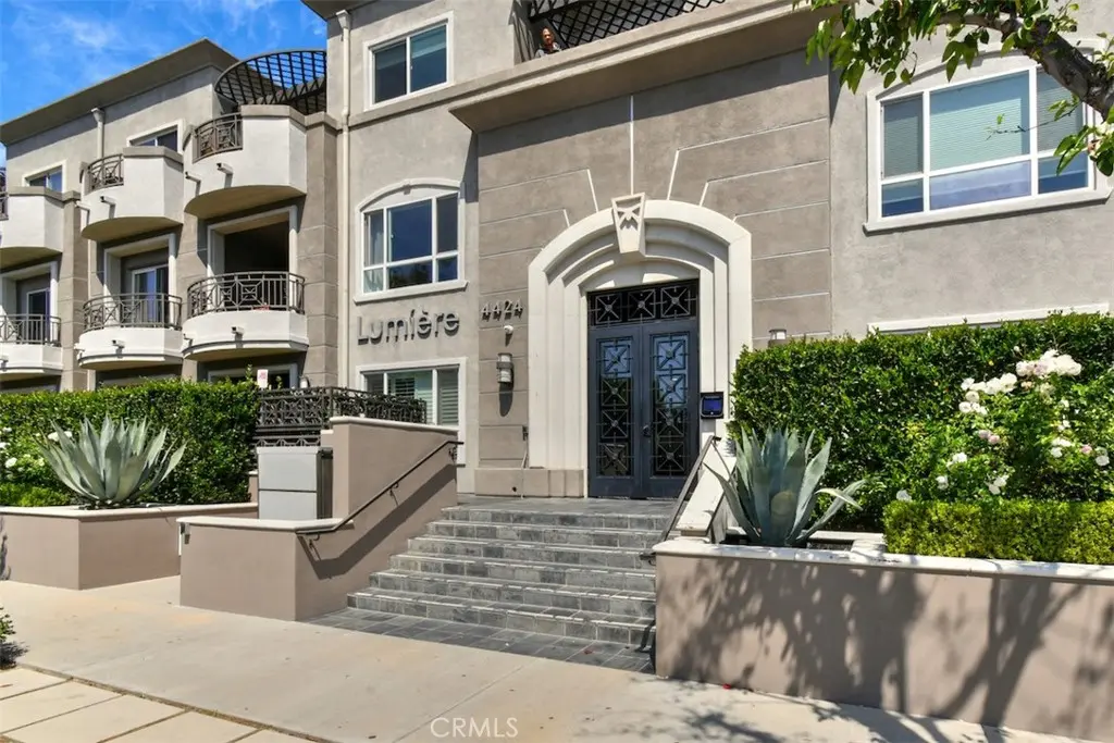 4424 Whitsett Avenue 107, Studio City, CA — listing photo 1