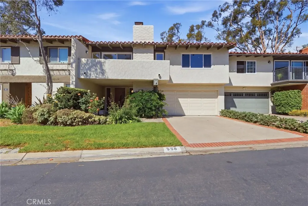 558 Vista Flora, Newport Beach, CA — listing photo 1
