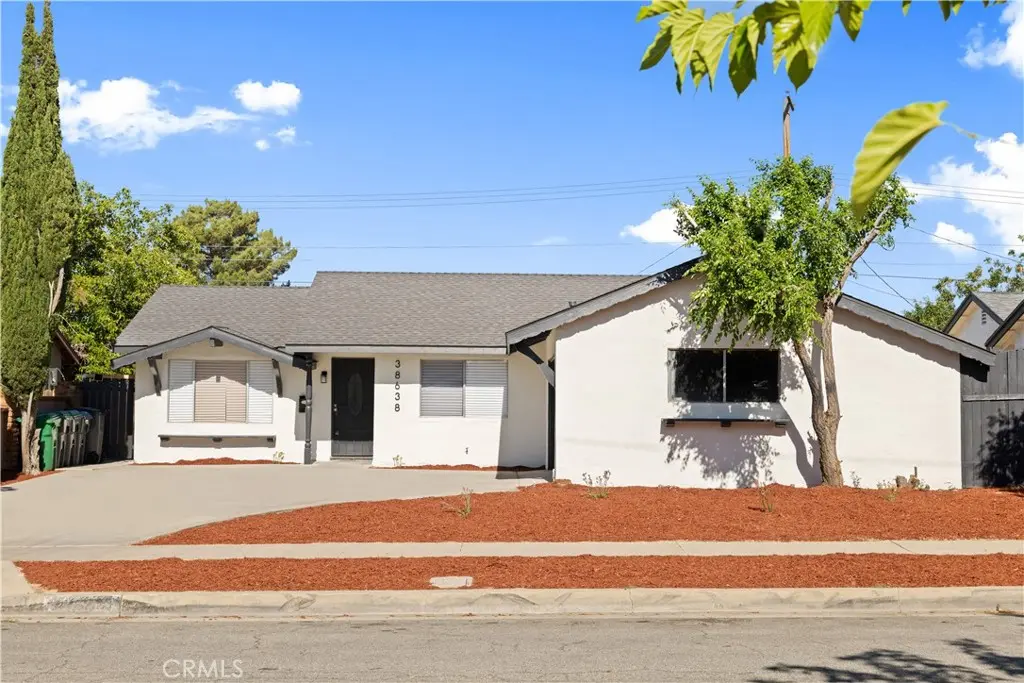 38638 Carolside Avenue, Palmdale, CA — listing photo 1