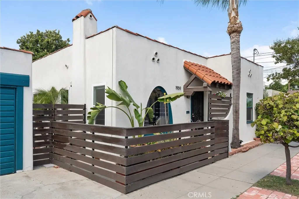1959 Henderson Avenue, Long Beach, CA — listing photo 1