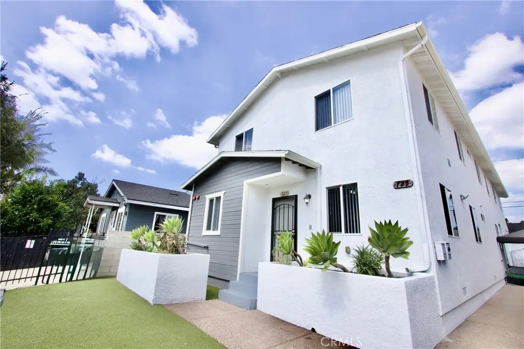 723 E 76th Pl, Los Angeles, CA — listing photo 1