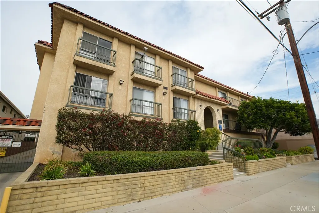 4015 W 137th Street 112, Hawthorne, CA — listing photo 1