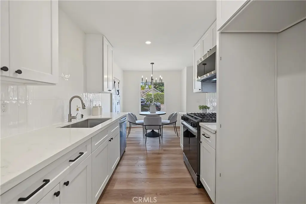 700 W La Veta Avenue N5, Orange, CA — listing photo 1
