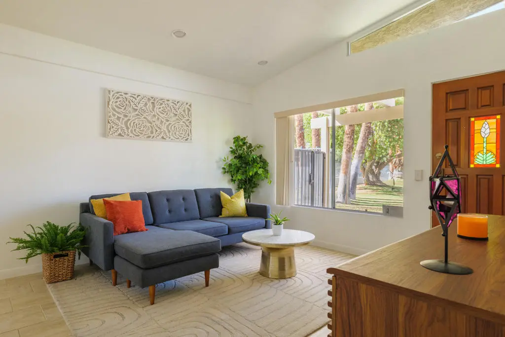 290 S San Jacinto Drive 8, Palm Springs, CA — listing photo 1