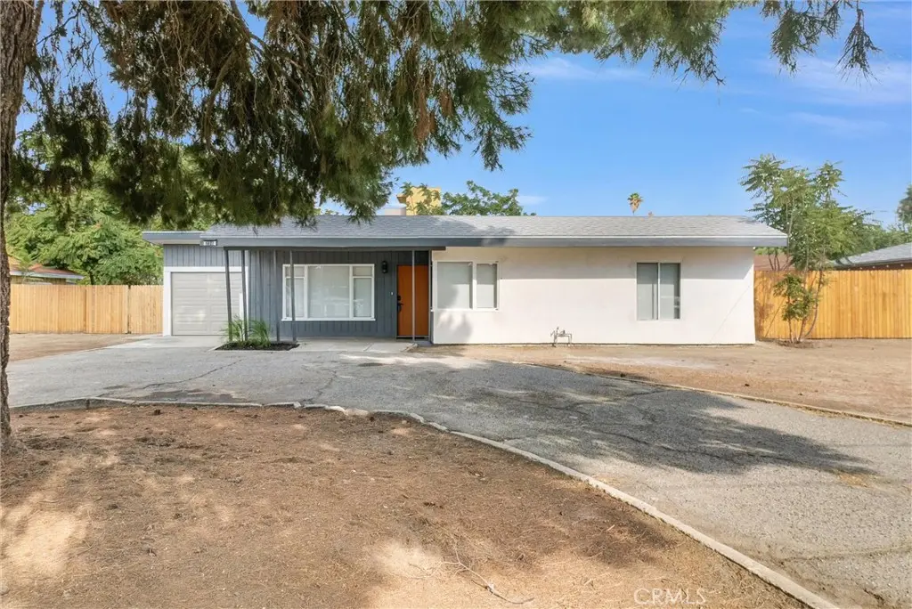Single Family Residence for sale at 236 S San Jacinto, Hemet, CA featuring 3 beds and 2 baths