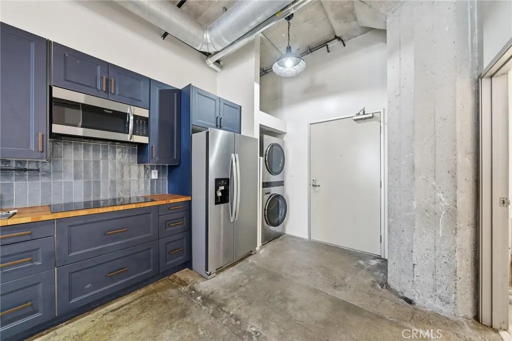 Condominium for rent at 825 E 4th 101, Los Angeles, CA and 1 bath