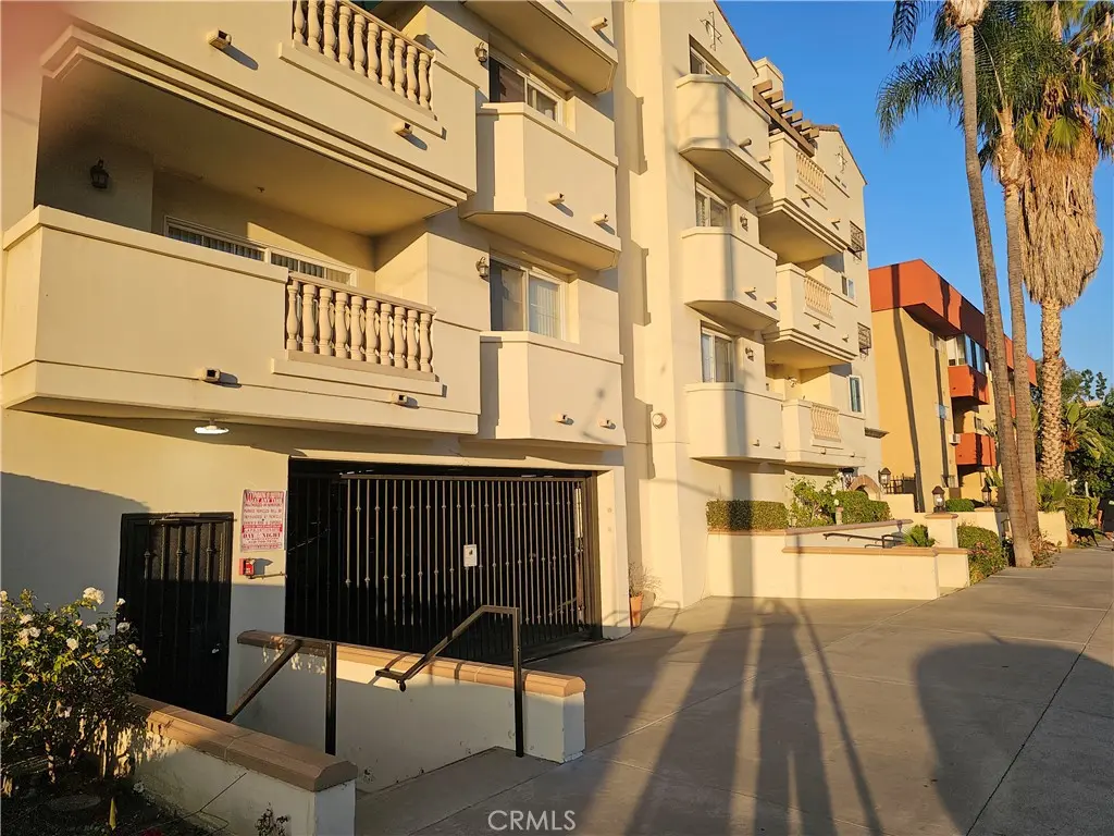 14343 Burbank Blvd. 305, Sherman Oaks, CA — listing photo 1