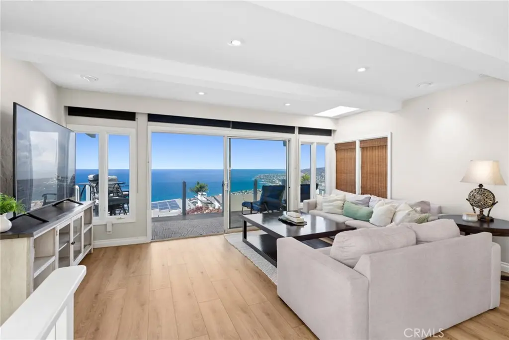 1091 La Mirada Street, Laguna Beach, CA — listing photo 1