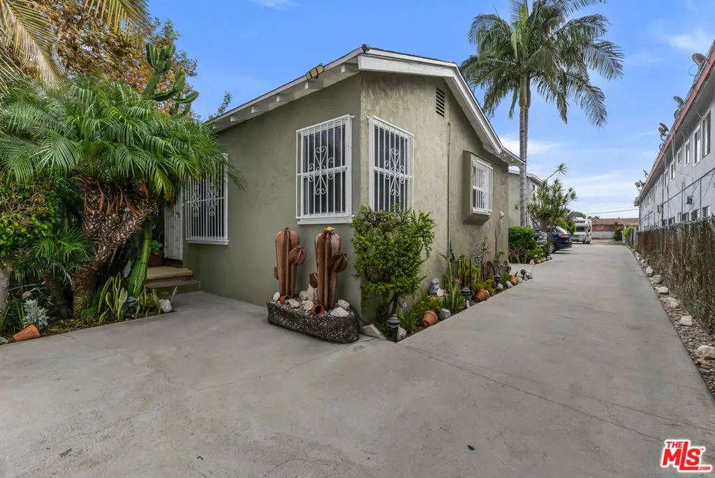 10914 S Osage Avenue, Inglewood, CA — listing photo 1