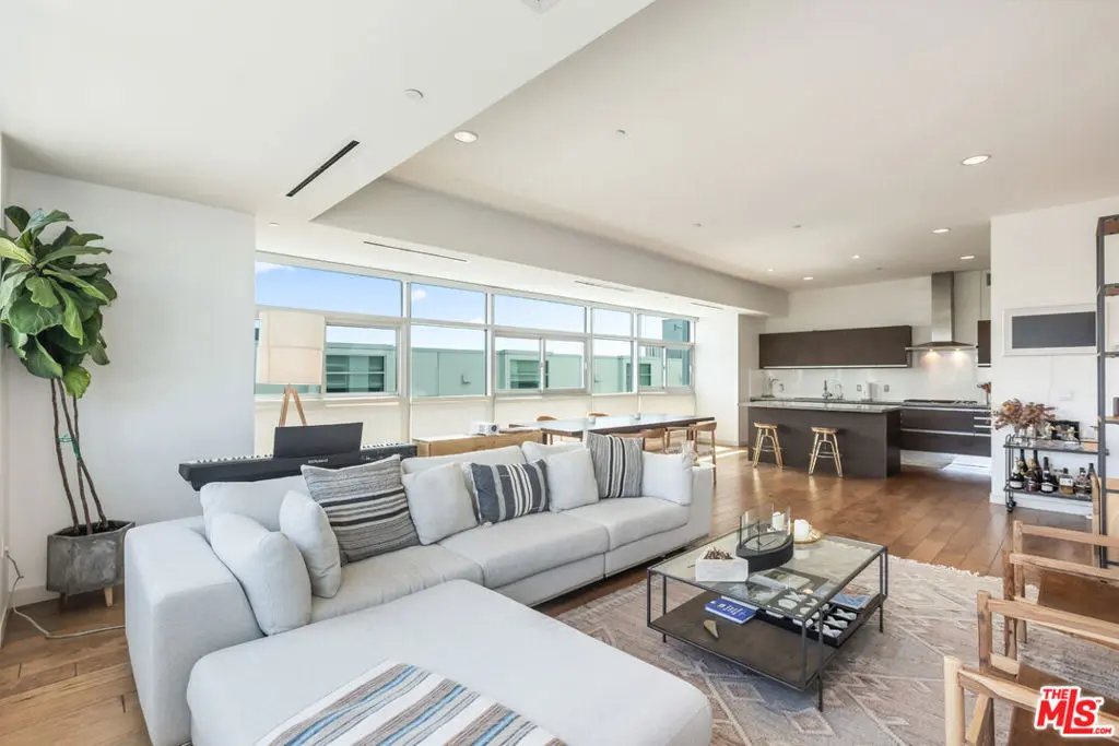 3111 Via Dolce 404, Marina Del Rey, CA — listing photo 1