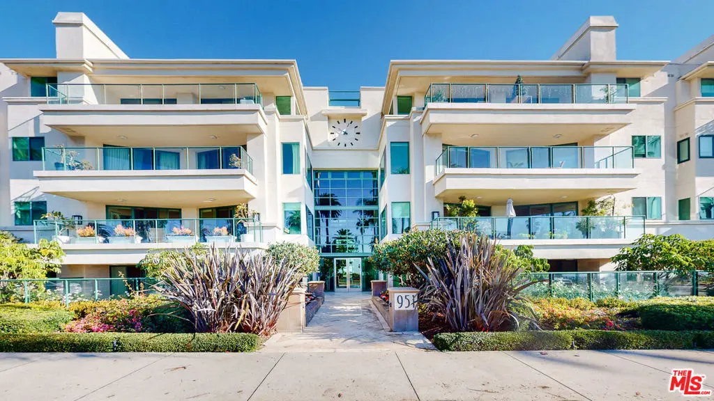 951 Ocean Avenue 102, Santa Monica, CA — listing photo 1