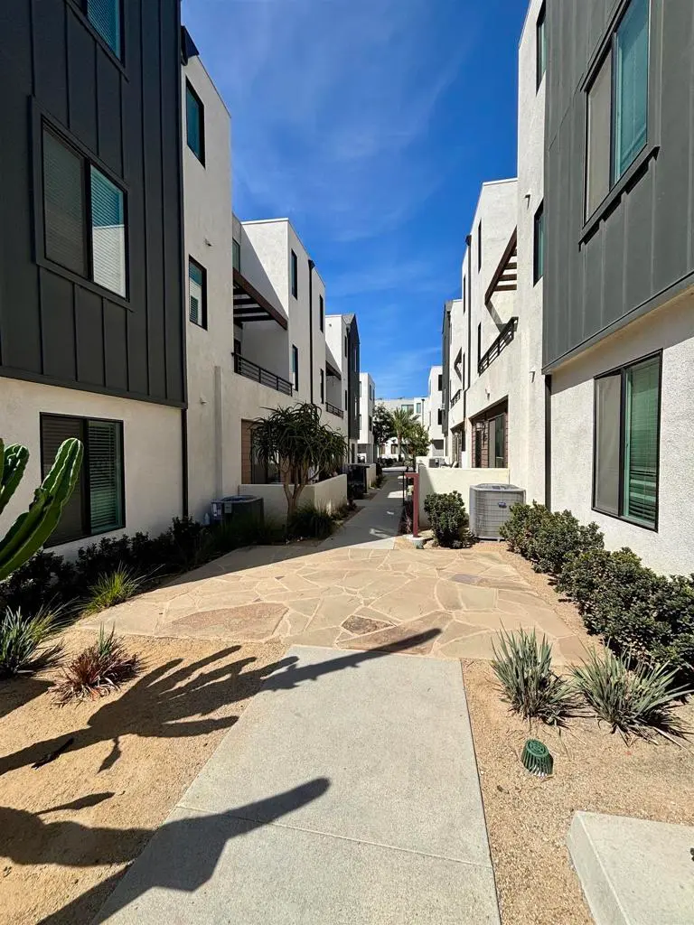 Townhouse for rent at 2405 Cascalote Loop, San Diego, CA featuring 3 beds and 3 baths