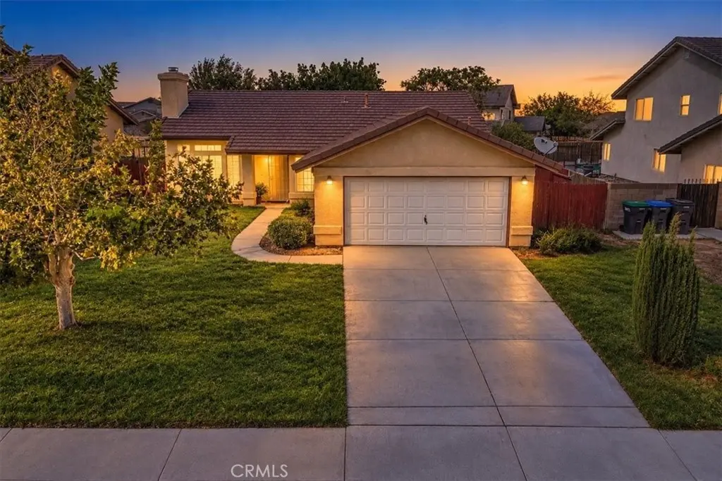 2113 Lightcap, Lancaster, CA — listing photo 1