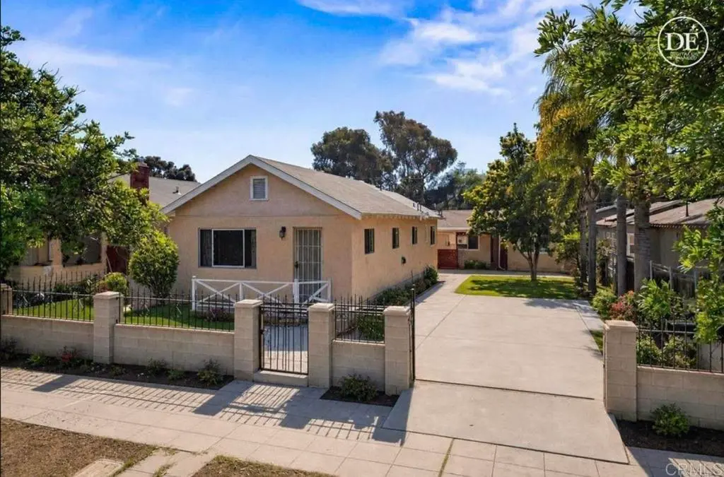 Duplex for rent at 3815 Birch, San Diego, CA featuring 3 beds and 2 baths