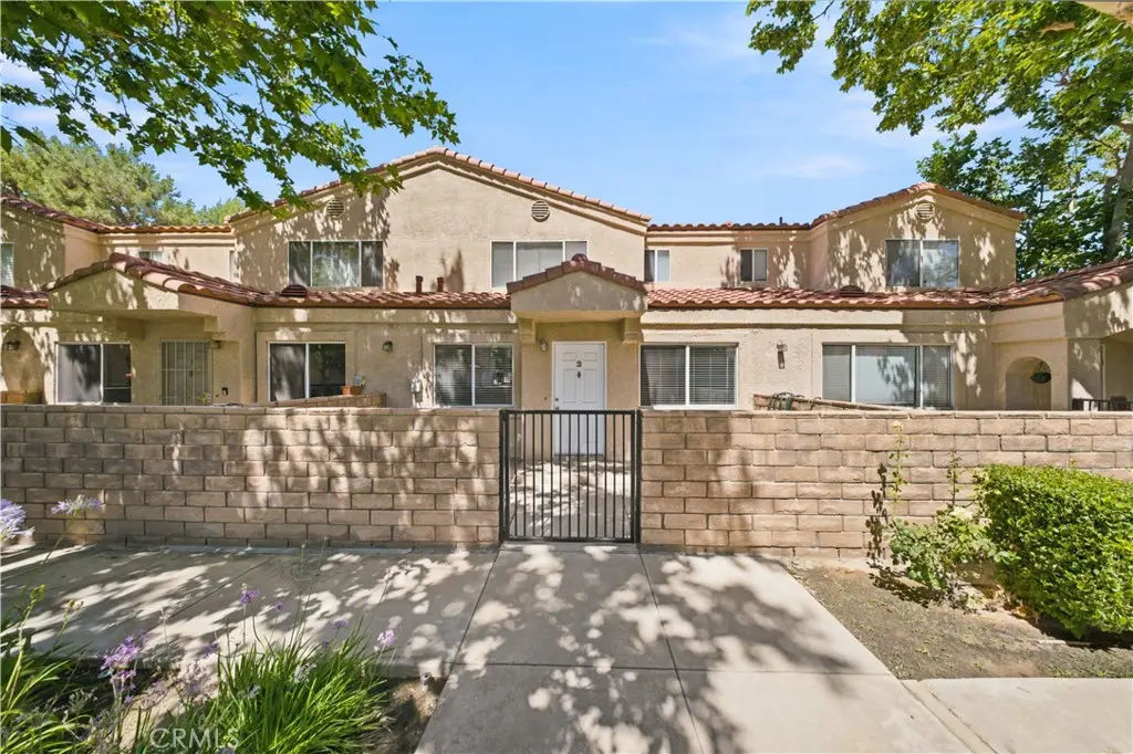 Condominium for sale at 43467 30th W, Lancaster, CA featuring 2 beds and 3 baths