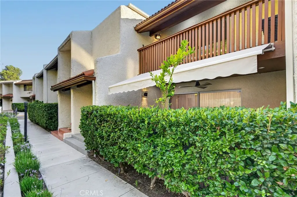 Townhouse for rent at 9529 Via Salerno, Burbank, CA featuring 3 beds and 3 baths