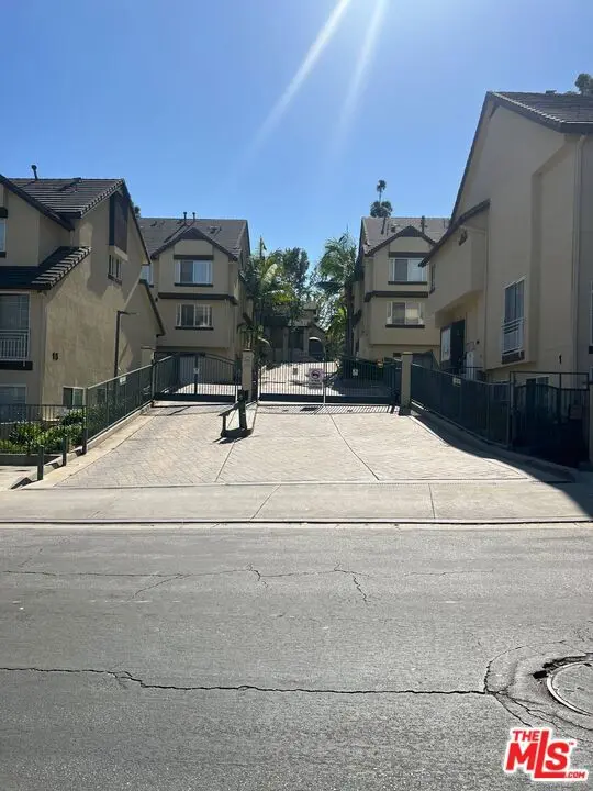 Condominium for rent at 4600 Don Lorenzo Drive 29, Los Angeles, CA featuring 2 beds and 3 baths