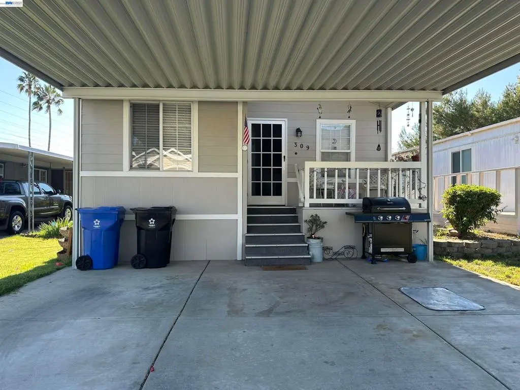 Manufactured In Park for sale at 309 Winnipeg Grn, Fremont, CA featuring 3 beds and 2 baths