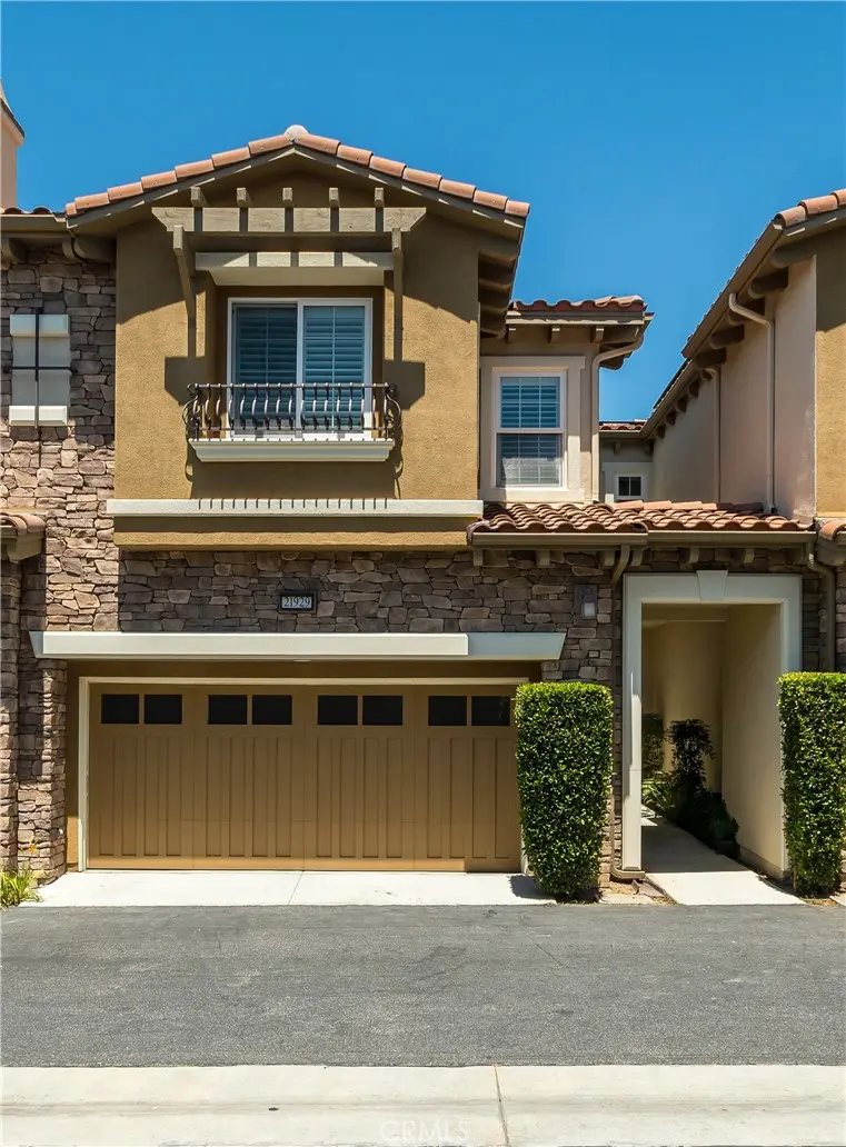 21929 Cortina, Chatsworth, CA — listing photo 1