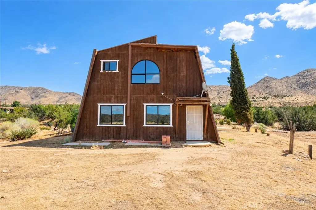 Single Family Residence for sale at 19765 Rox, Apple Valley, CA featuring 3 beds and 1 bath