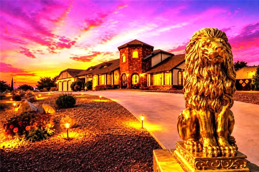 Single Family Residence for sale at 13889 Olathe, Apple Valley, CA featuring 5 beds and 3 baths