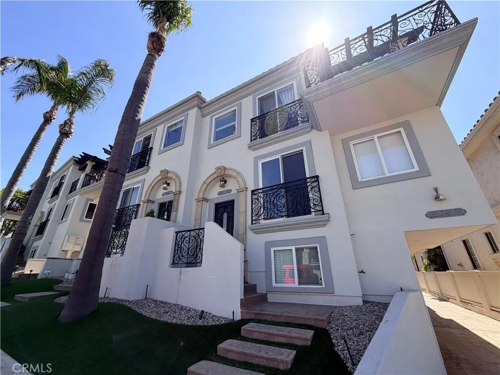 710 1st Place, Hermosa Beach, CA — listing photo 1