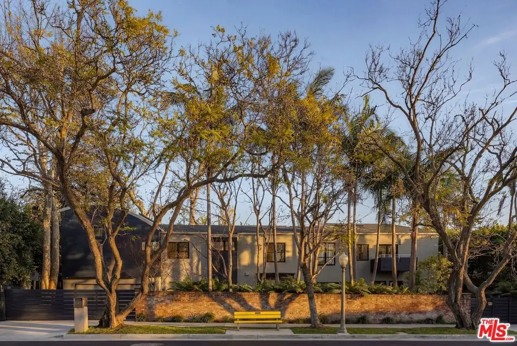 Single Family Residence for rent at 576 E Channel Road, Santa Monica, CA featuring 6 beds and 5 baths