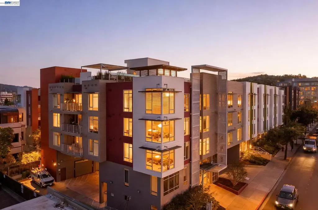 Condominium for sale at 555 Ygnacio Valley Rd 318, Walnut Creek, CA featuring 2 beds and 2 baths