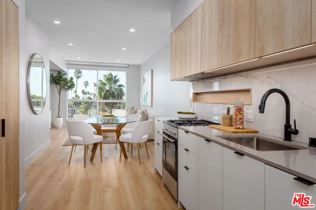 12431 Rochester Avenue 102, Los Angeles, CA — listing photo 1
