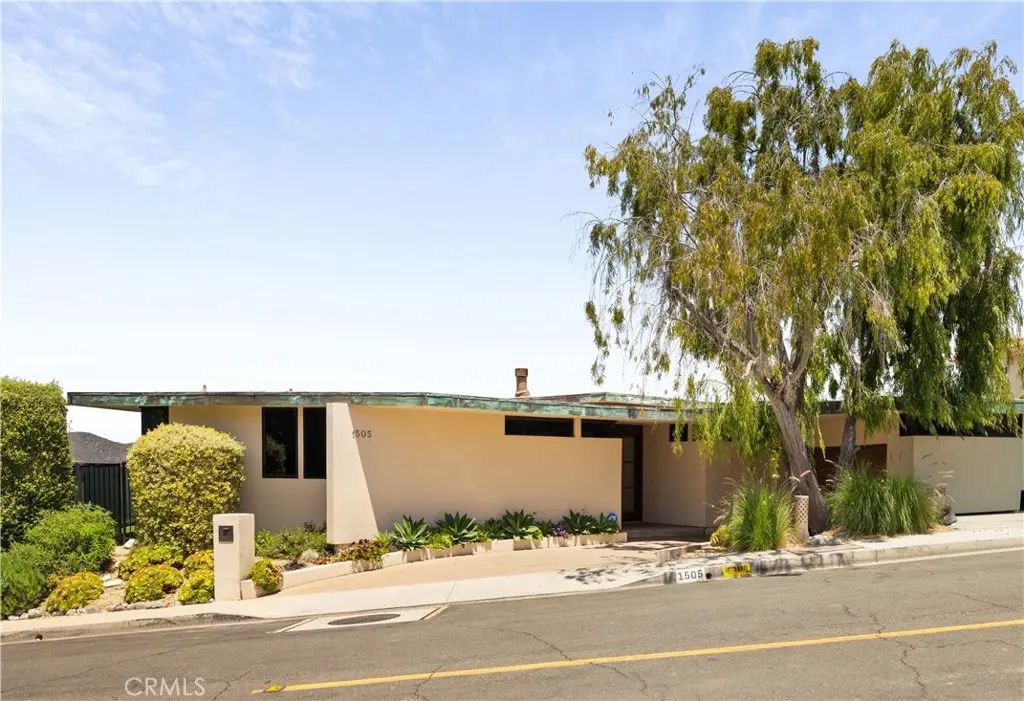 Single Family Residence for rent at 1505 Skyline Drive, Laguna Beach, CA featuring 3 beds and 4 baths
