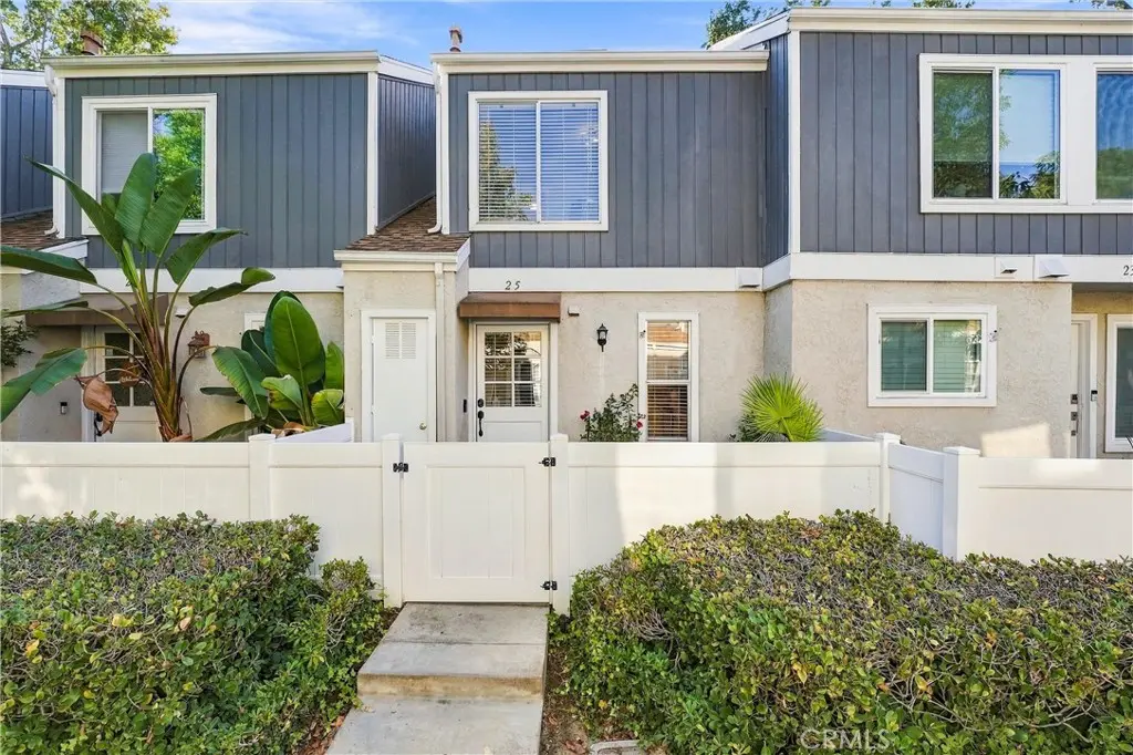 Townhouse for sale at 25 Bentwood Lane, Aliso Viejo, CA featuring 2 beds and 2 baths