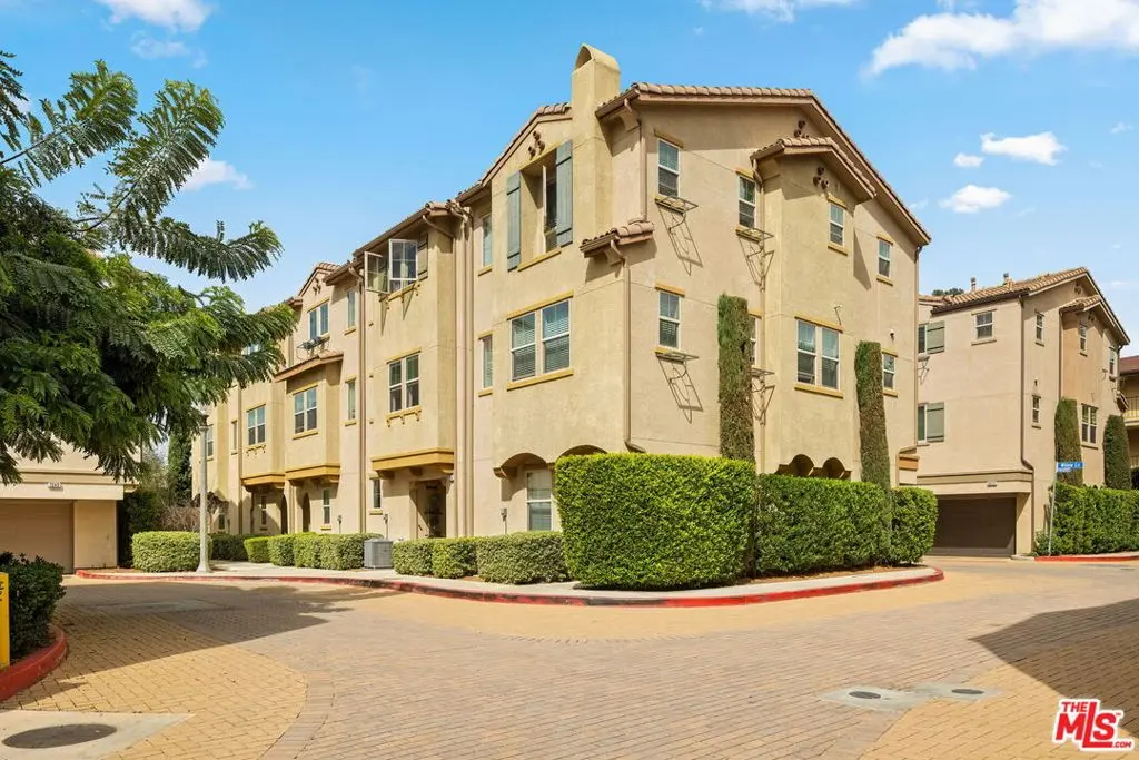 14122 W Willow Lane, Van Nuys, CA — listing photo 1
